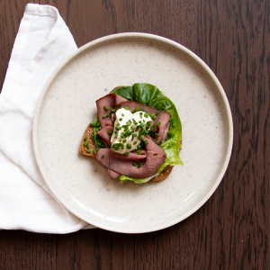 Glutenfria smörrebröd med rostbiff